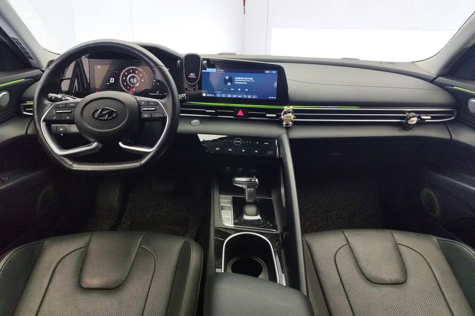 Hyundai Elantra Elantra 2021 1.5L CVT LUX Premium Edition 2022 — thumbnail 4