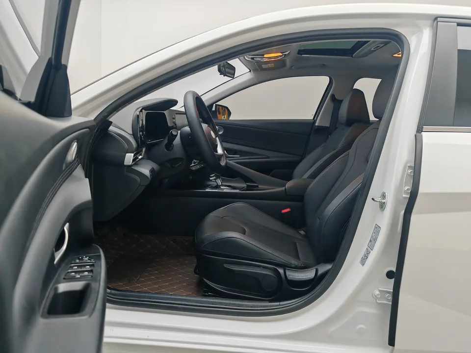 Hyundai Elantra 1.5L CVT GLX Elite Edition 2025 — миниатюра 5