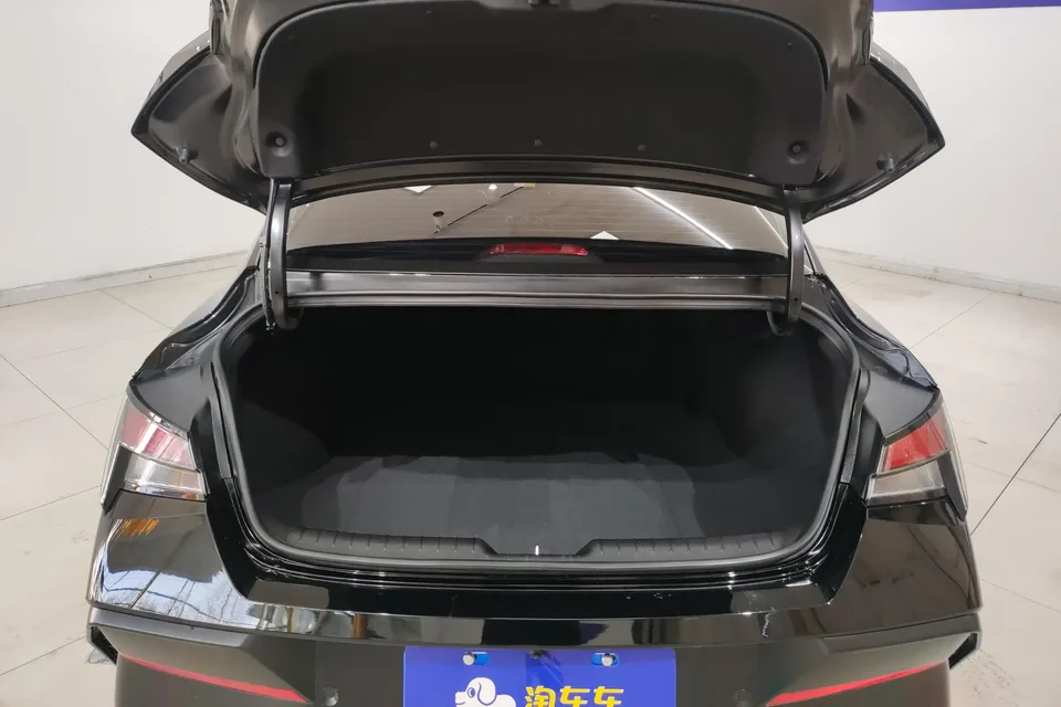 Hyundai Elantra 1.5L CVT GLX Elite Edition 2025 — миниатюра 5
