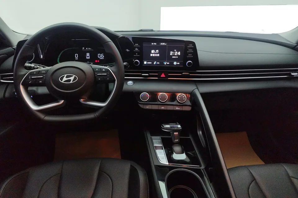 Hyundai Elantra 1.5L CVT GLX Elite Edition 2025 — миниатюра 4