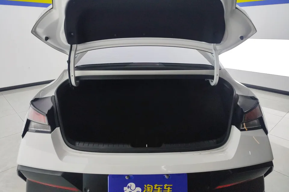 Hyundai Elantra 1.5L CVT GLX Elite Edition 2025 — миниатюра 5