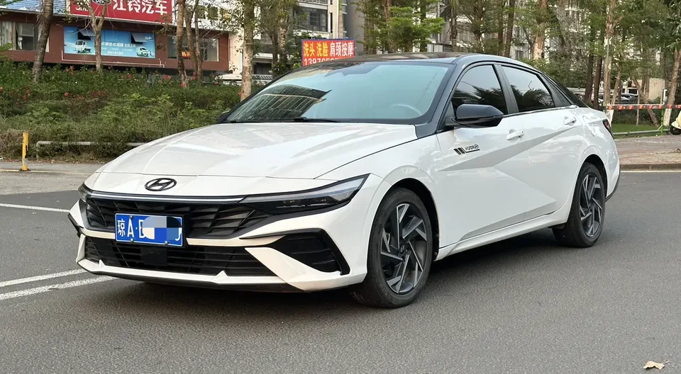 Hyundai Elantra 2024