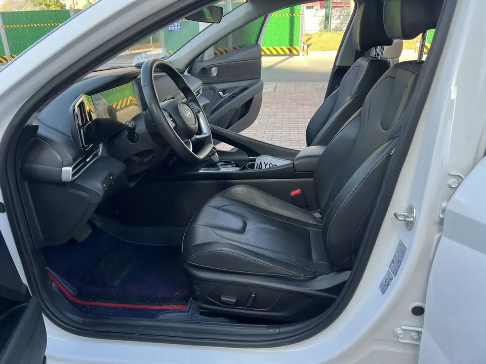 Hyundai Elantra Elantra 2022 1.5L CVT LUX Premium Edition 2023 — thumbnail 4