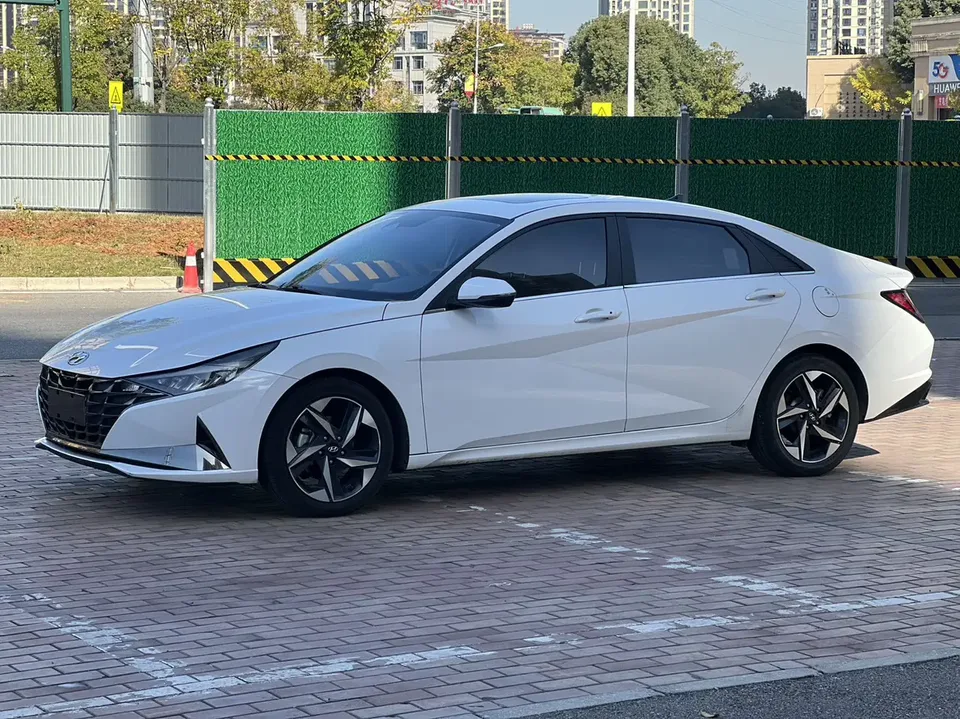Hyundai Elantra 2023