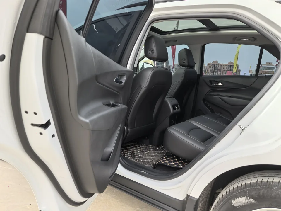 Chevrolet Equinox Explorer 2021 535T Chijie Edition 2022 — миниатюра 3