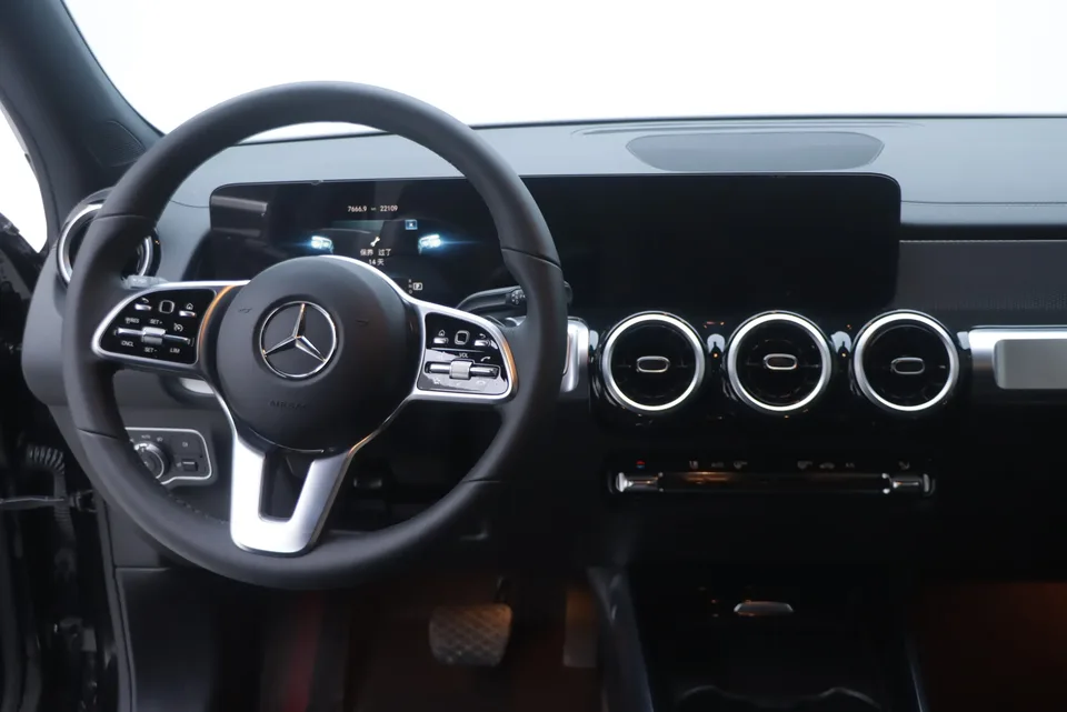 Mercedes-Benz GLB-Class Mercedes-Benz GLB 2023 GLB 200 Dynamic 2023 — миниатюра 4