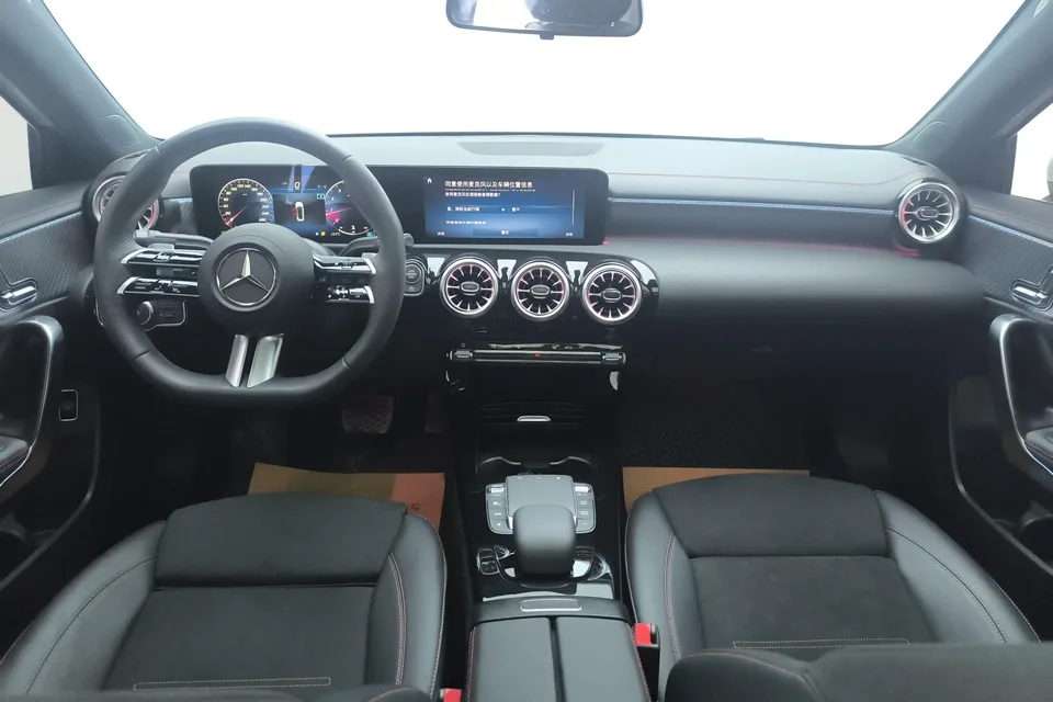 Mercedes-Benz Mercedes Benz A Class Mercedes-Benz A-Class 2023 A 200 L Sports Sedan Fashion Edition 2023 — миниатюра 4