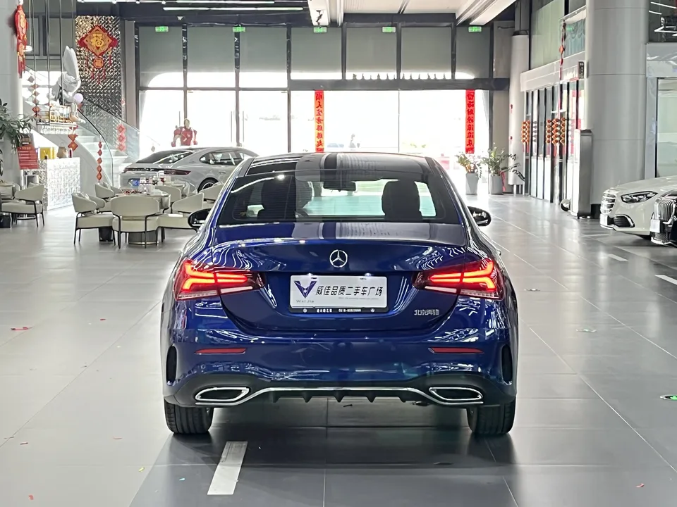 Mercedes-Benz Mercedes Benz A Class second facelift A 200 L sports sedan fashion version 2023 — миниатюра 2