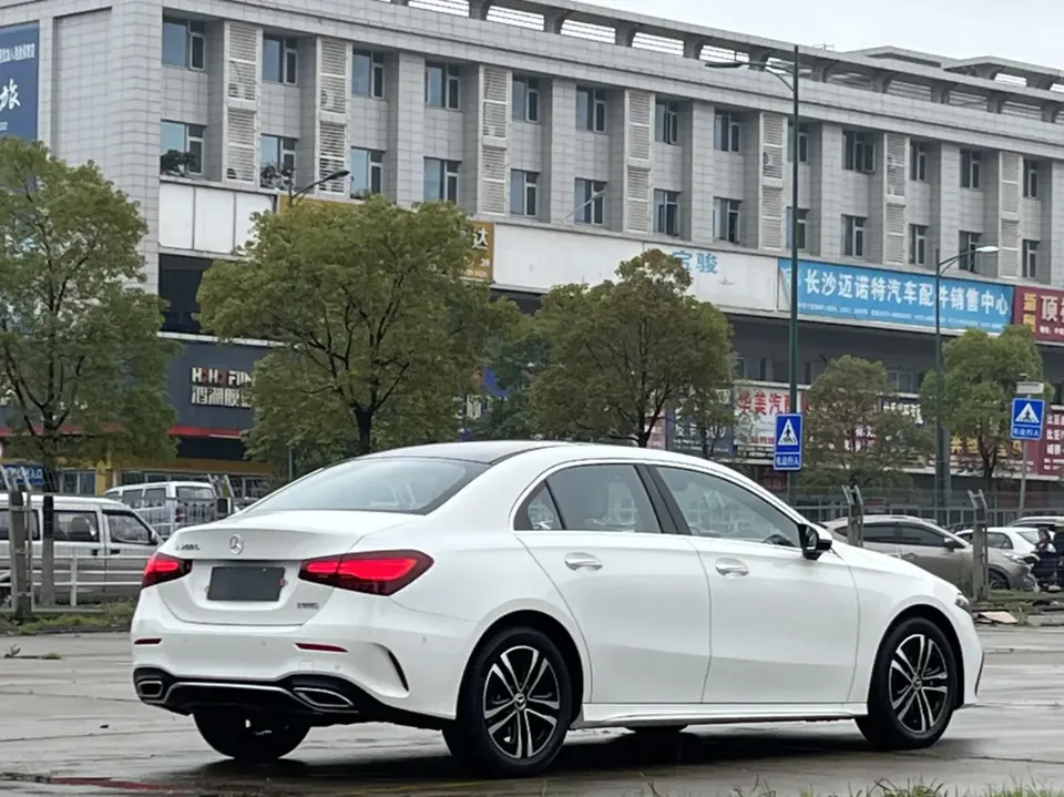 Mercedes-Benz Mercedes Benz A Class Mercedes-Benz A-Class 2024 A 200 L Fashion Edition 2024 — миниатюра 2