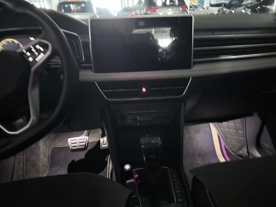 Volkswagen Tiguan L Tiguan L 2022 330TSI Automatic 2WD R-Line Enjoy Edition 2022 — миниатюра 4