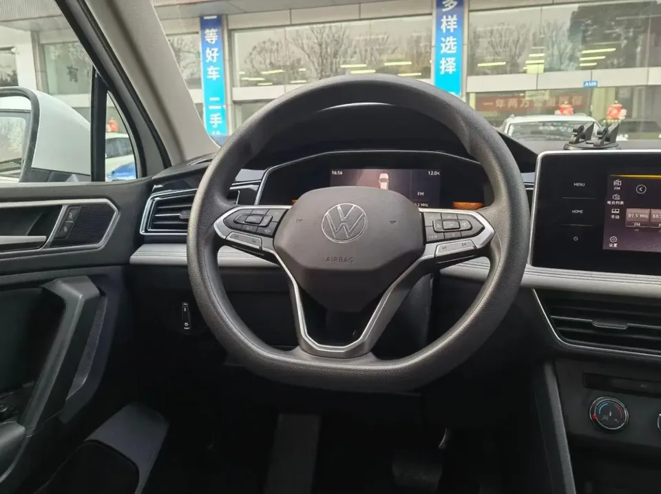 Volkswagen Tiguan L Tiguan L 2022 330TSI Automatic 2WD Comfort Edition 2022 — миниатюра 3