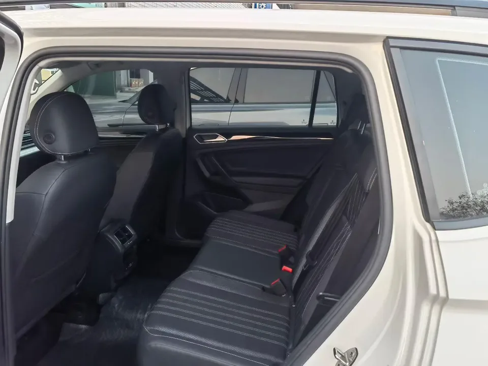 Volkswagen Tiguan L Tiguan L 2022 330TSI Automatic 2WD Comfort Edition 2022 — миниатюра 4
