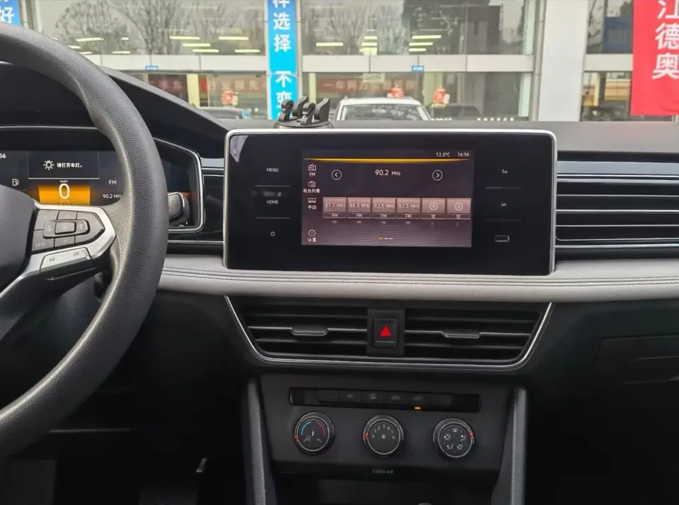 Volkswagen Tiguan L Tiguan L 2022 330TSI Automatic 2WD Comfort Edition 2022 — миниатюра 5