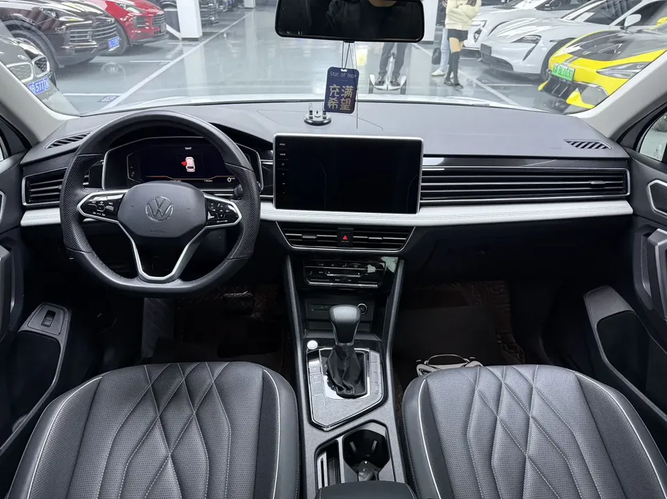 Volkswagen Tiguan L 300TSI 2WD Intelligent Edition 2023 — миниатюра 3