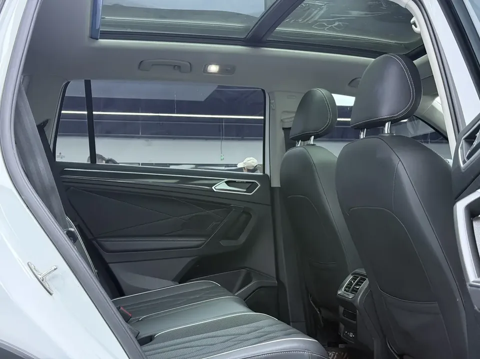 Volkswagen Tiguan L 300TSI 2WD Intelligent Edition 2023 — миниатюра 5