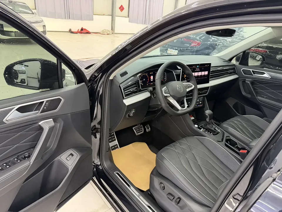 Volkswagen Tiguan L Tiguan L 2024 330TSI 2WD R-Line Enjoy Edition 2024 — миниатюра 4