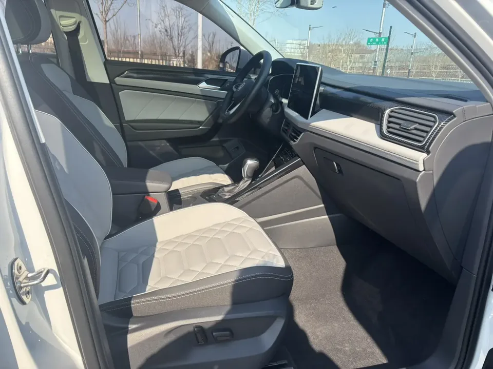 Volkswagen Tayron Tanyue 2023 280TSI 2WD Luxury Plus Advanced Edition 2022 — миниатюра 3