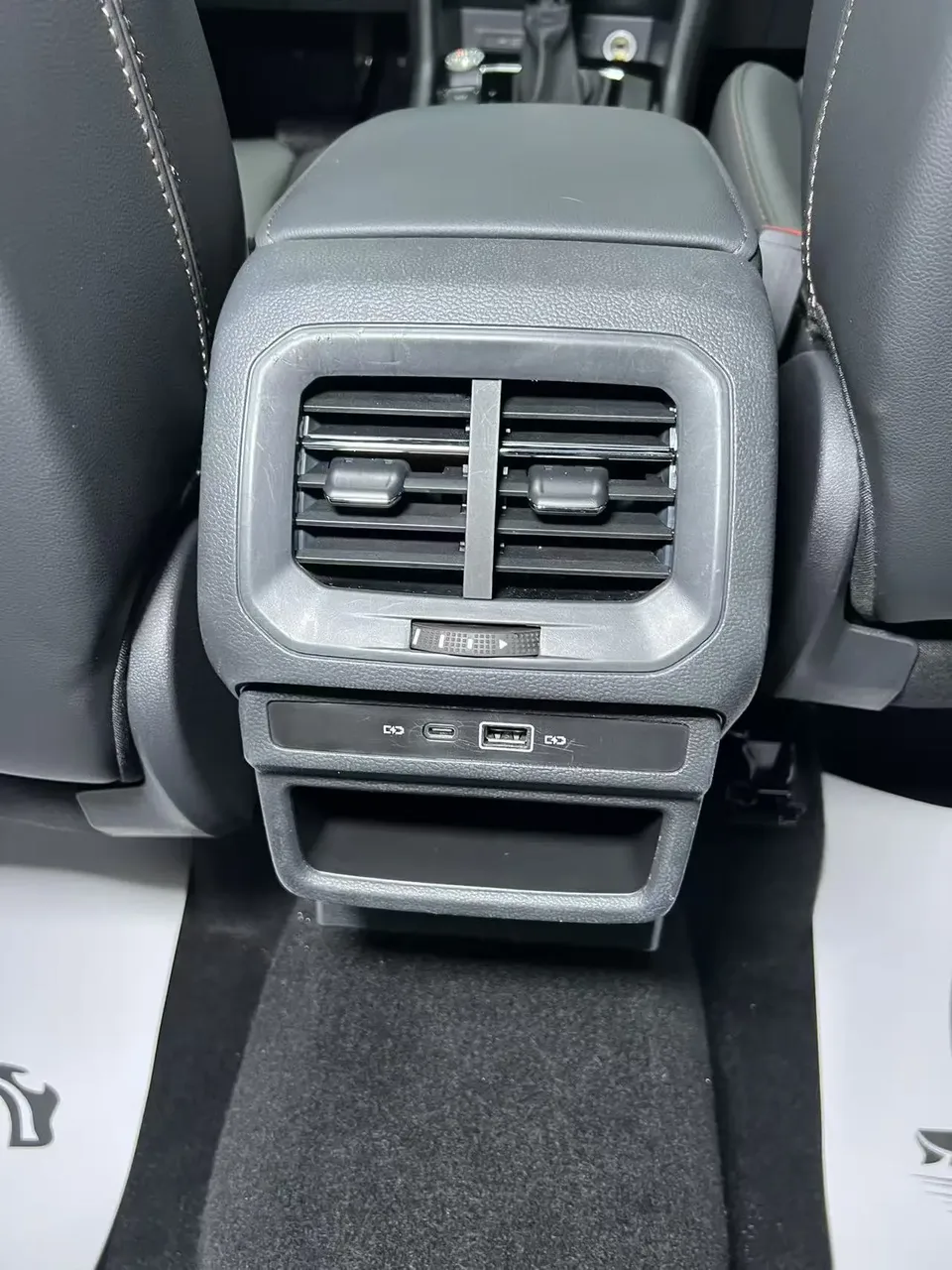 Volkswagen Tharu 280TSI 2WD Luxury Edition 2022 — миниатюра 5