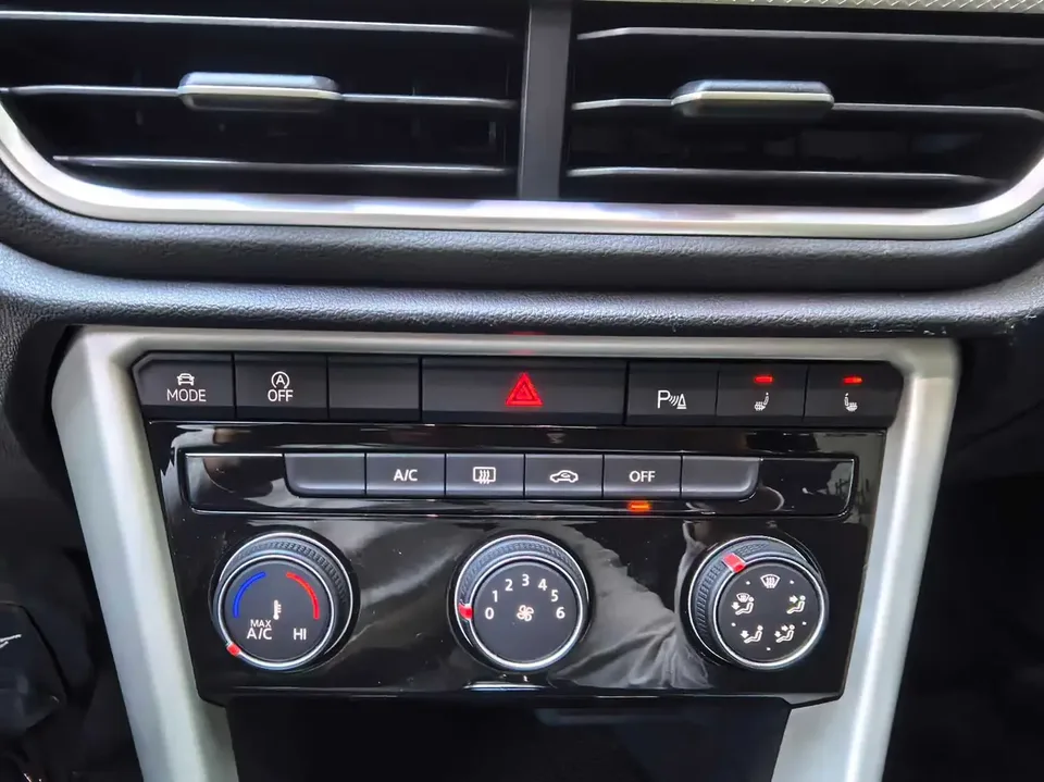 Volkswagen T-Roc 280TSI DSG Time Edition 2023 — миниатюра 3