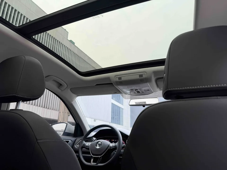 Volkswagen T-Roc Tange 280TSI DSG two-wheel drive comfort PLUS 2022 — миниатюра 5