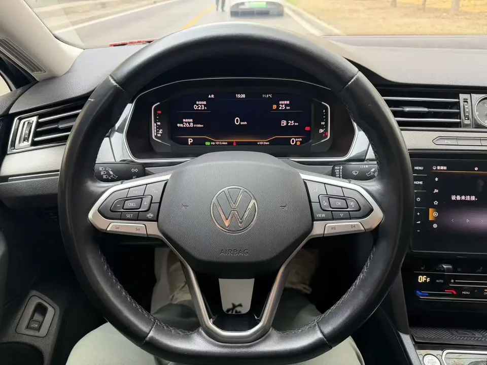 Volkswagen Magotan 330TSI DSG 30th Anniversary Edition 2022 — миниатюра 4