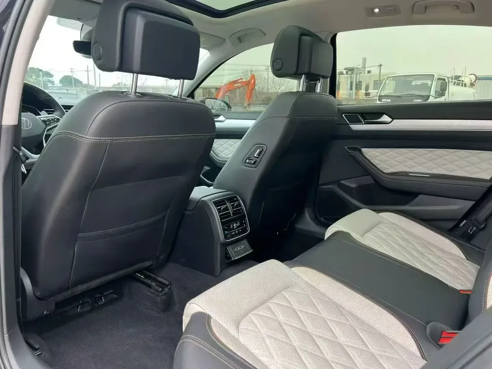 Volkswagen Magotan Magotan 2023 2 million commemorative edition 330TSI DSG luxury model 2023 — миниатюра 3