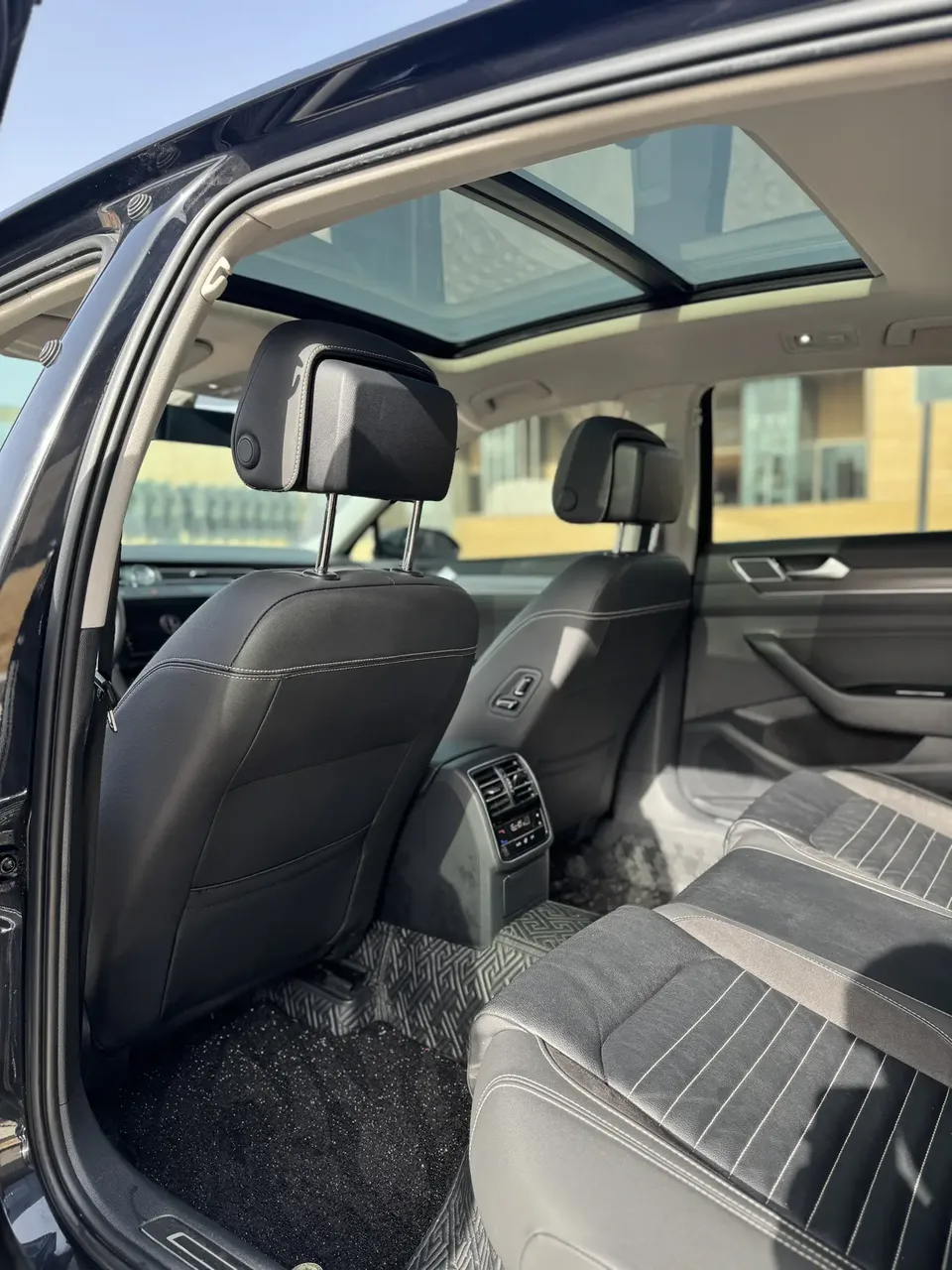 Volkswagen Magotan 330TSI DSG 30th Anniversary Edition 2022 — миниатюра 3