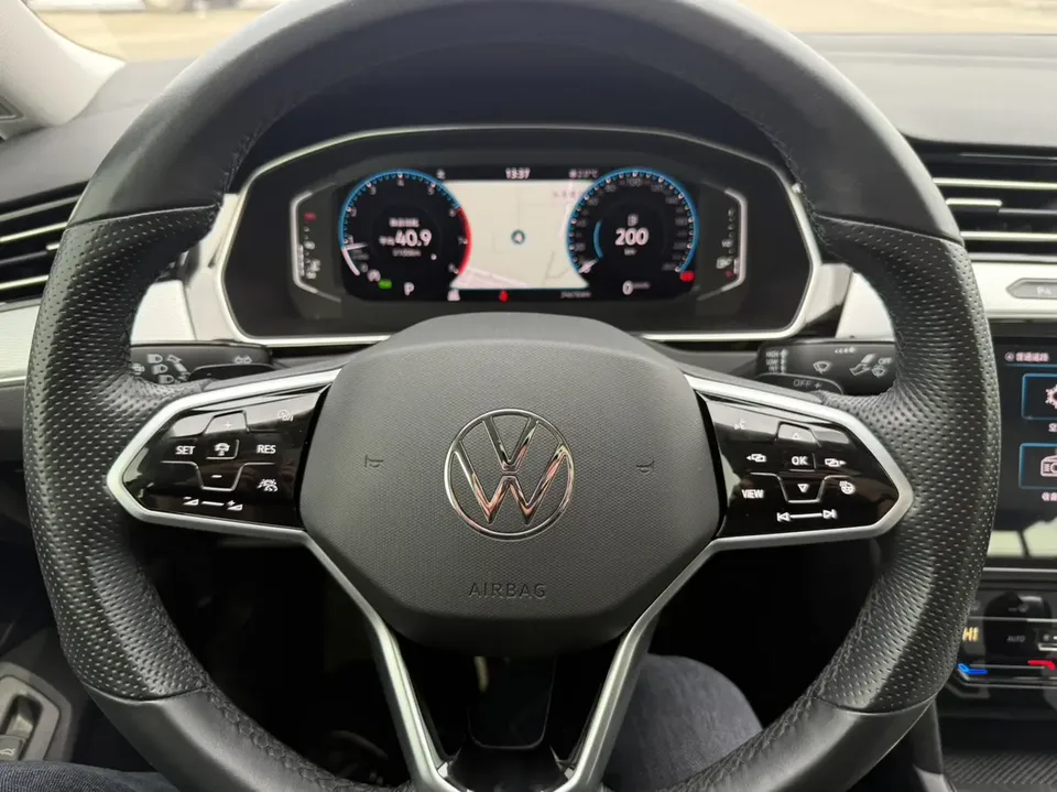Volkswagen Magotan Magotan 2023 2 million commemorative edition 330TSI DSG luxury model 2024 — миниатюра 4
