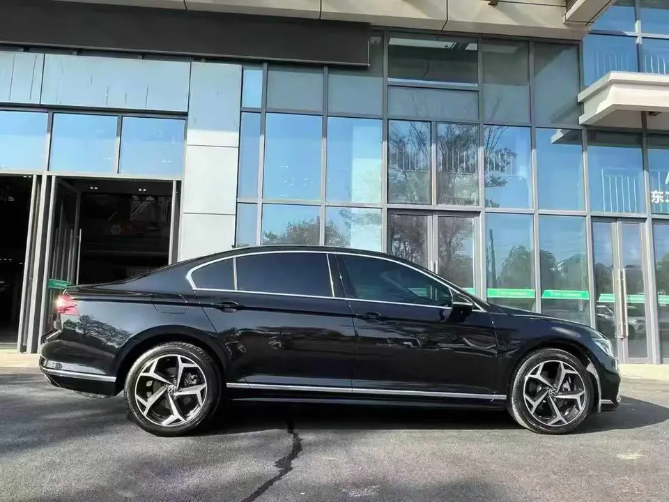 Volkswagen Magotan Magotan 2023 2 million commemorative edition 330TSI DSG leading model 2024 — миниатюра 2