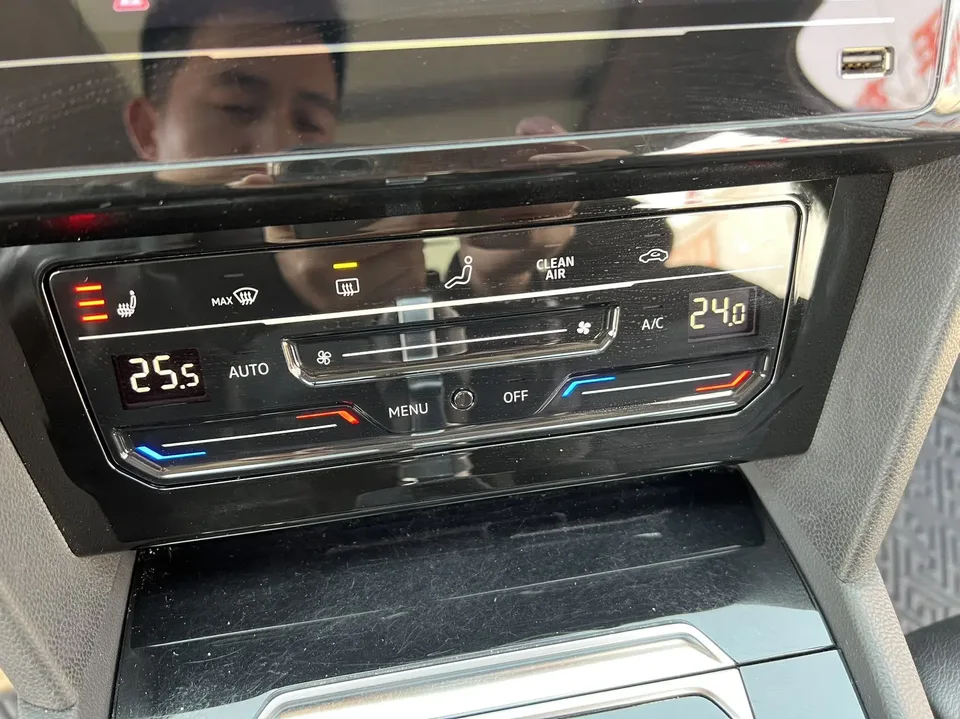 Volkswagen Magotan Magotan 2020 280TSI DSG Comfort Edition 2022 — миниатюра 4