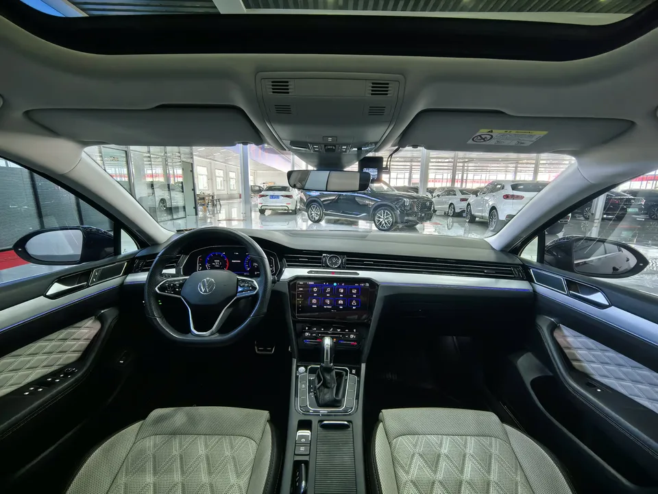 Volkswagen Magotan 2 million units public enjoyment model 330TSI DSG luxury model 2024 — миниатюра 4