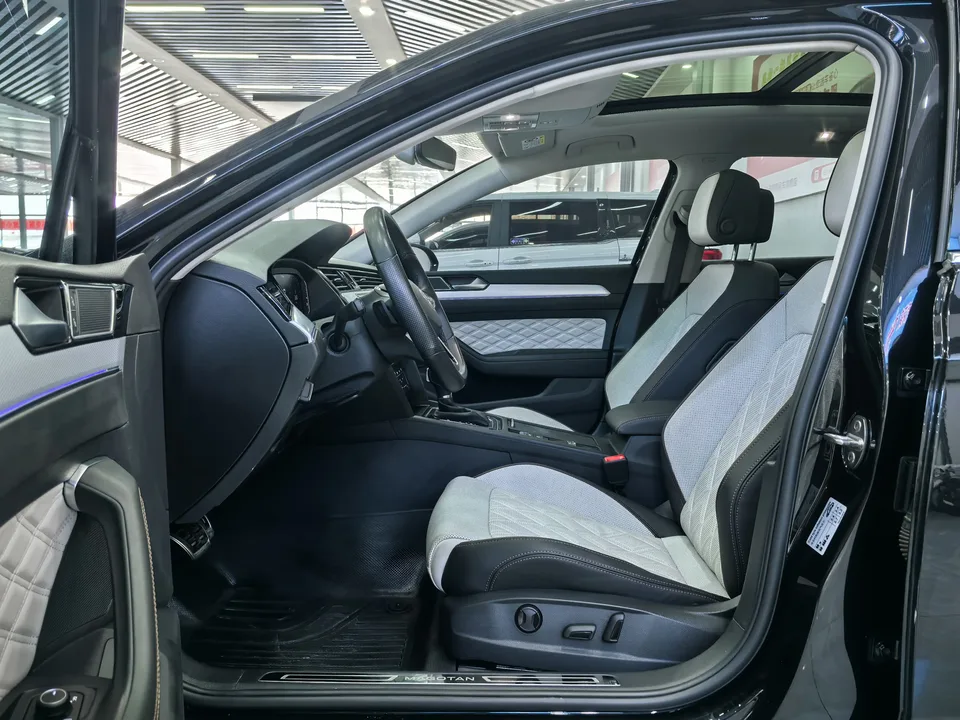 Volkswagen Magotan 2 million units public enjoyment model 330TSI DSG luxury model 2024 — миниатюра 5