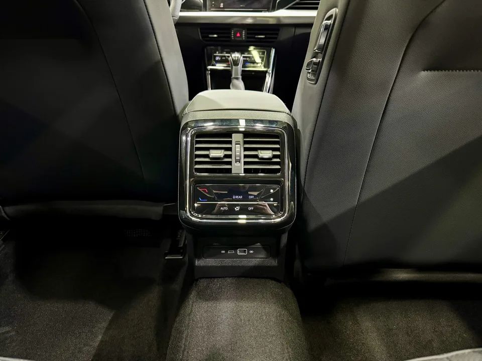 Volkswagen Passat Outstanding Model 380TSI Longteng Edition 2025 — миниатюра 5