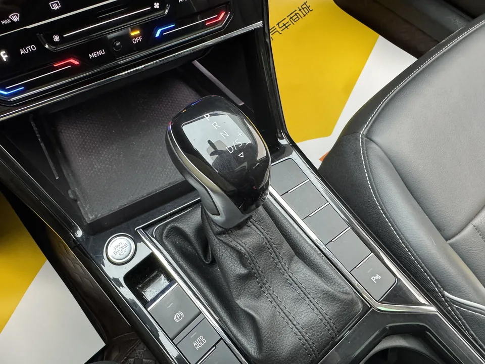 Volkswagen Passat facelift 330TSI Star Elite Edition 2023 — миниатюра 5