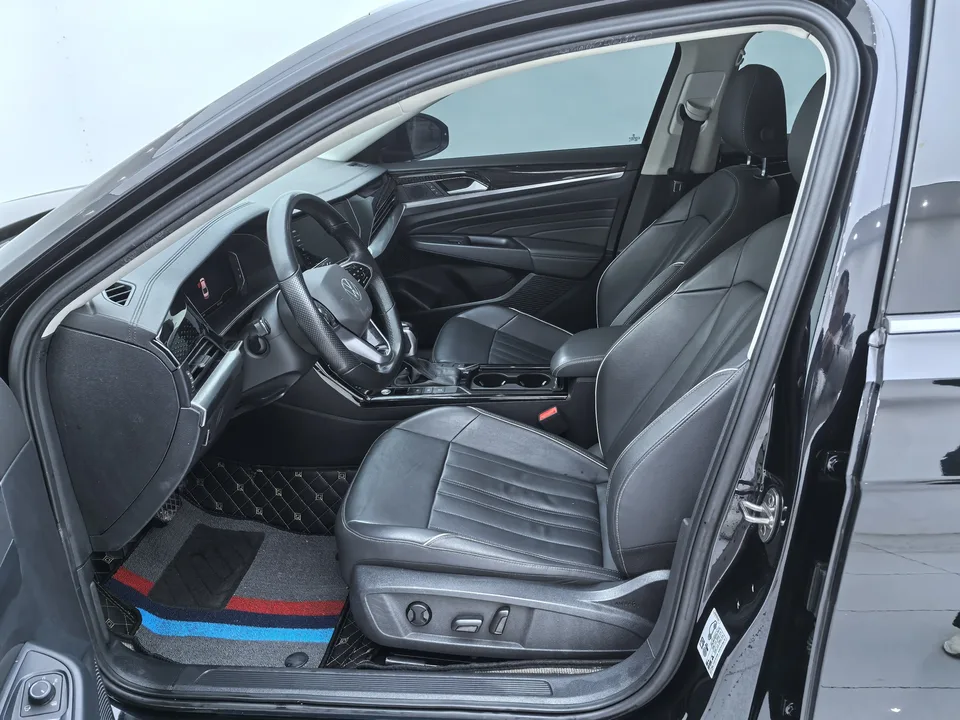 Volkswagen Passat facelift 330TSI Star Elite Edition 2023 — миниатюра 4
