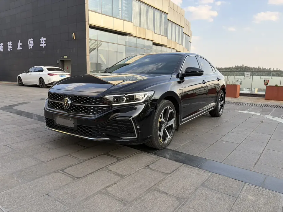 Volkswagen Passat 2023