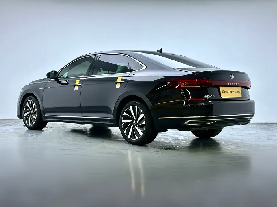 Volkswagen Passat Passat 2022 330TSI Starry Sky Deluxe Edition 2022 — миниатюра 2