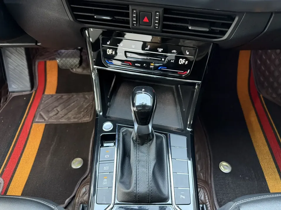 Volkswagen Passat facelift 330TSI Elite Edition 2023 — миниатюра 5