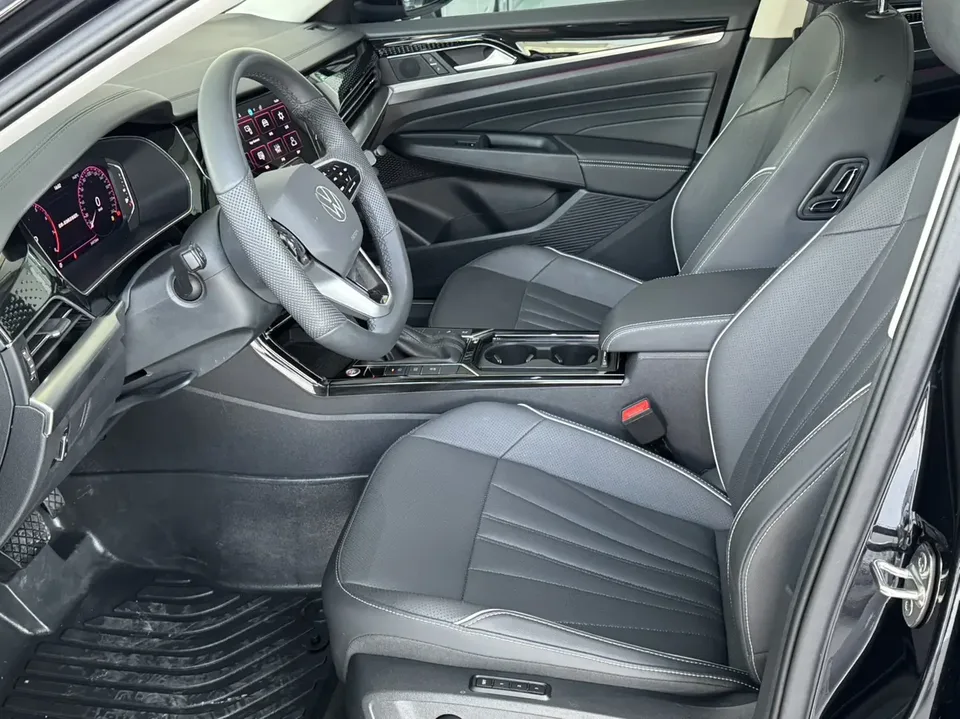 Volkswagen Passat Outstanding Model 380TSI Dragon Glory Edition 2024 — миниатюра 5