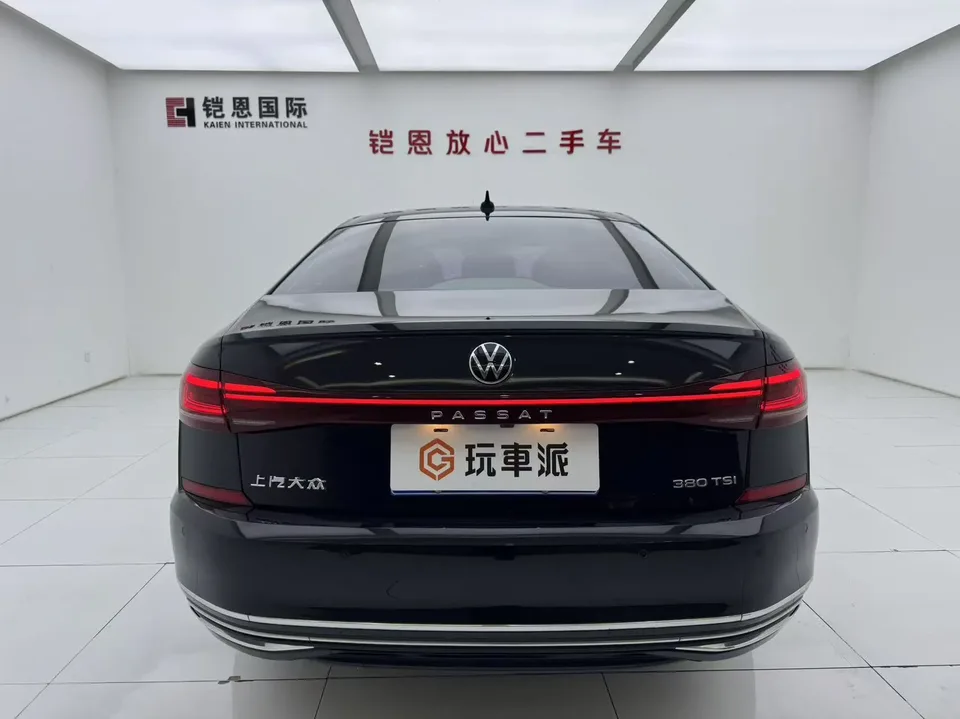 Volkswagen Passat Passat 2022 380TSI Deluxe Edition 2022 — миниатюра 2