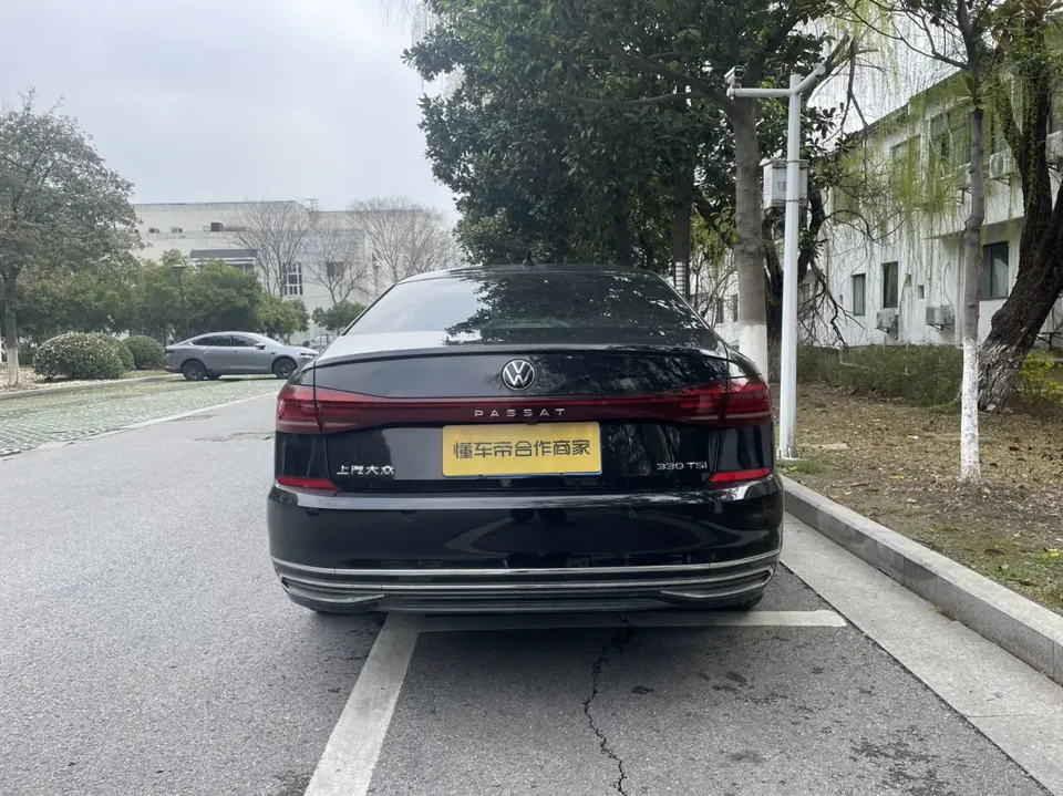 Volkswagen Passat Passat 2022 330TSI Starry Sky Deluxe Edition 2022 — миниатюра 2