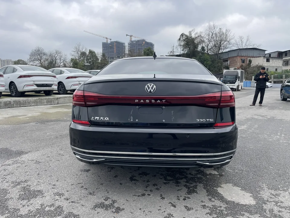 Volkswagen Passat facelift 330TSI Elite Edition 2023 — миниатюра 2