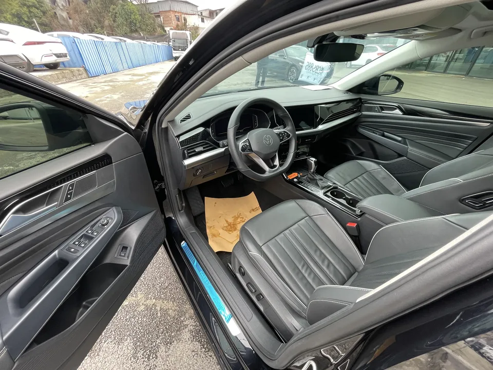 Volkswagen Passat facelift 330TSI Elite Edition 2023 — миниатюра 3