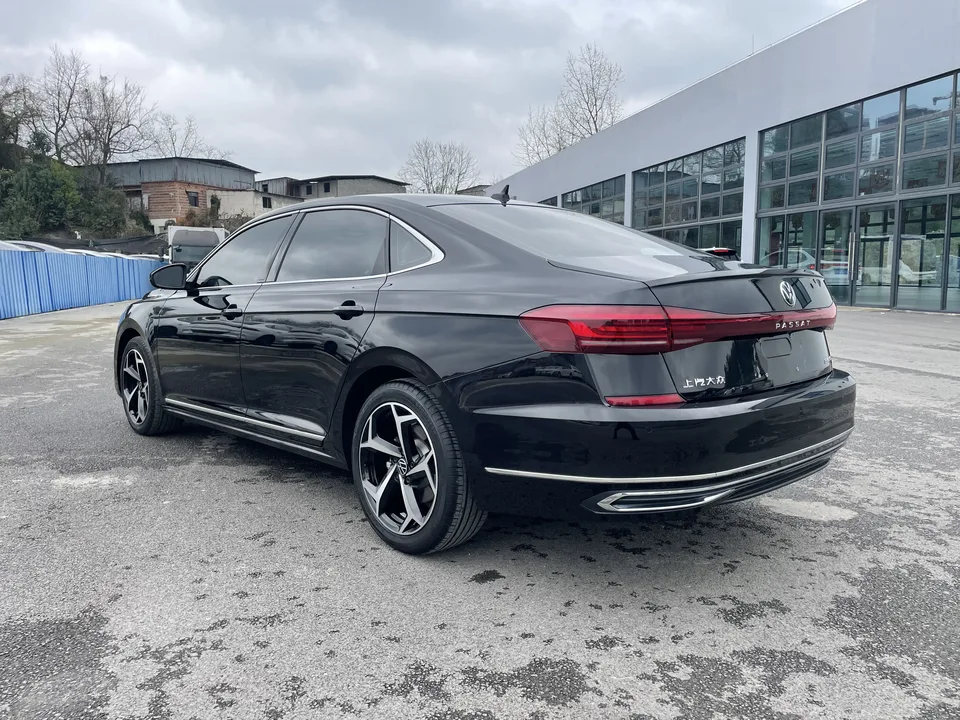 Volkswagen Passat facelift 330TSI Elite Edition 2023 — миниатюра 4