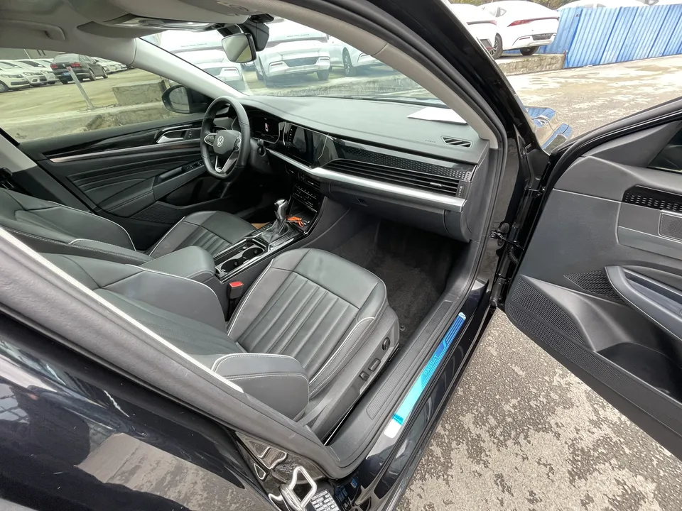Volkswagen Passat facelift 330TSI Elite Edition 2023 — миниатюра 5