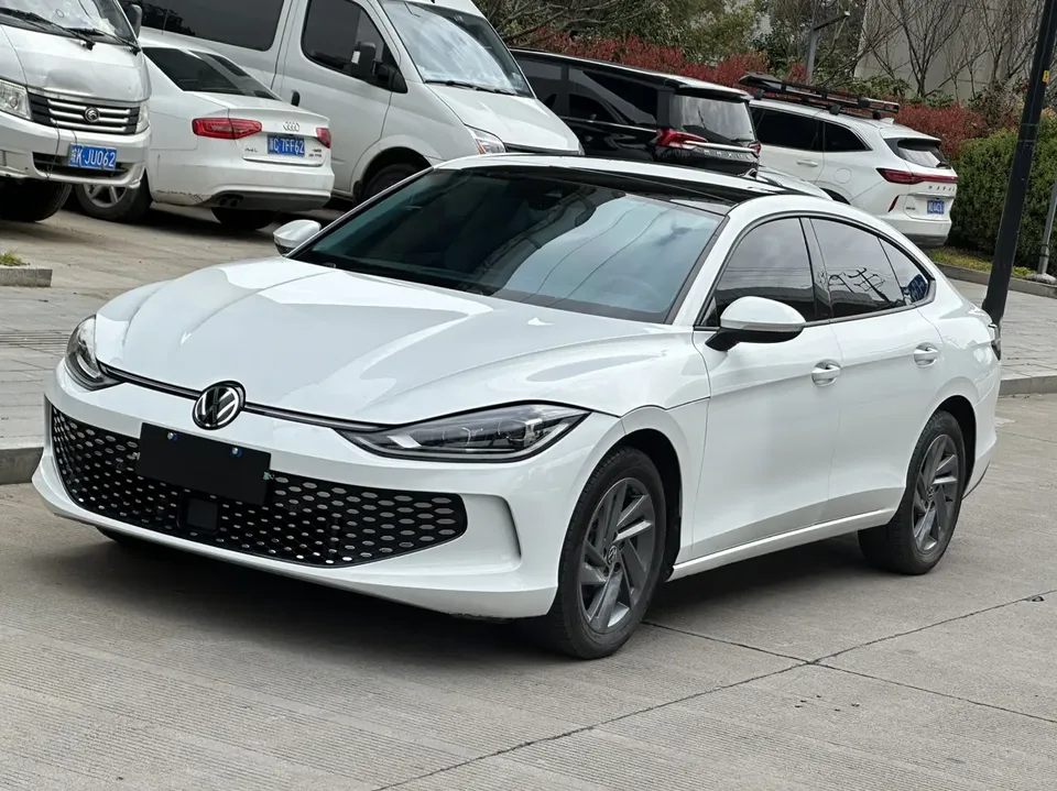 Volkswagen Lamando Lingdu 2025 Lingdu L 280TSI DSG Hot Edition 2024 — photo 1, buy with delivery to Moscow