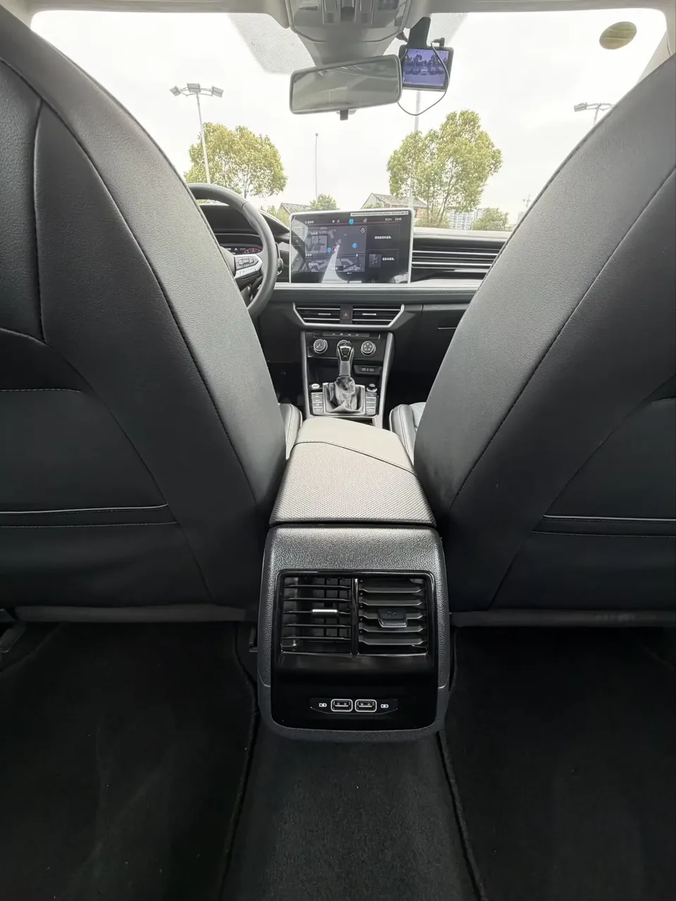 Volkswagen Sagitar 2023 Sagitar 300TSI DSG Beyond Edition 2023 — миниатюра 3
