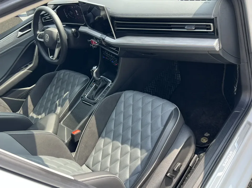 Volkswagen Sagitar 2023 Sagitar 300TSI DSG Excellence Edition 2023 — миниатюра 3