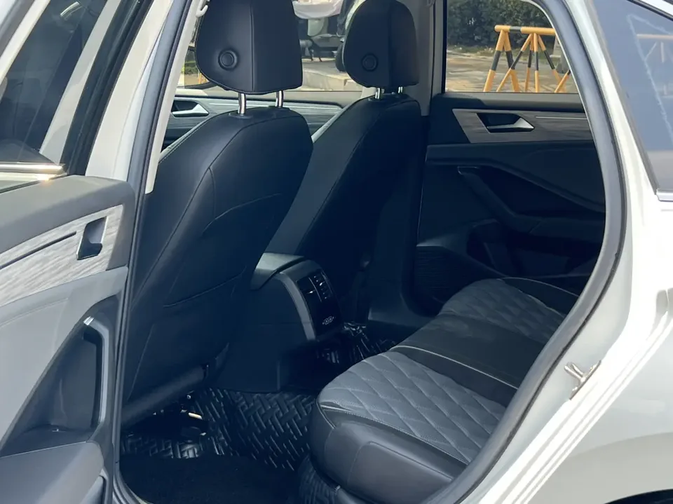 Volkswagen Sagitar 2023 Sagitar 300TSI DSG Excellence Edition 2023 — миниатюра 4