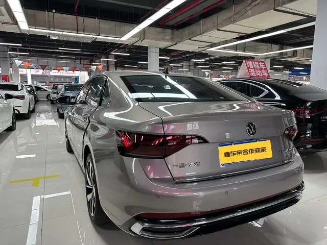Volkswagen Sagitar 2023 Sagitar 300TSI DSG Excellence Edition 2023 — миниатюра 4